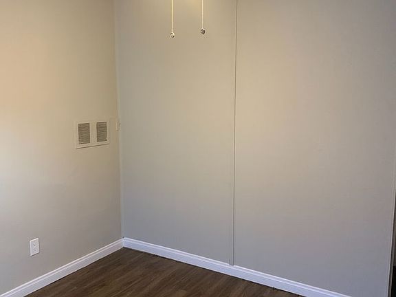 3rd image of 711-721 Oliver Ave