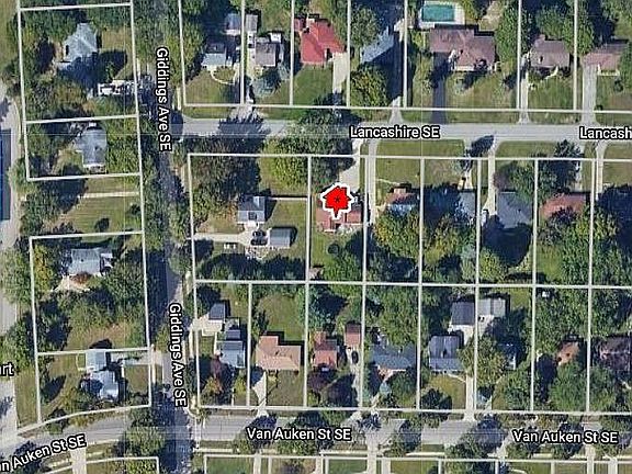 2nd image of 1438 Lancashire Dr SE