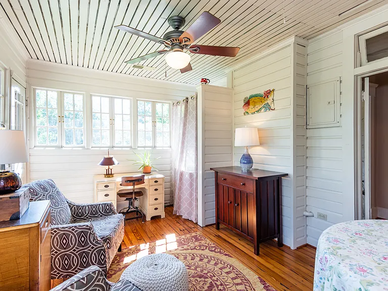 Sunroom
+Dedicated Desk
+2 sitting chairs
+Fan / AC