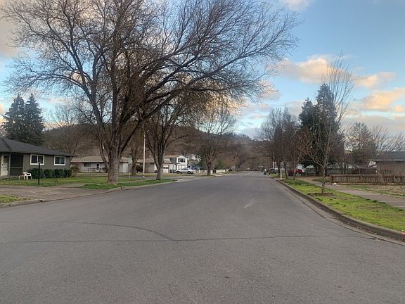 5th image of 221 Teakwood Dr