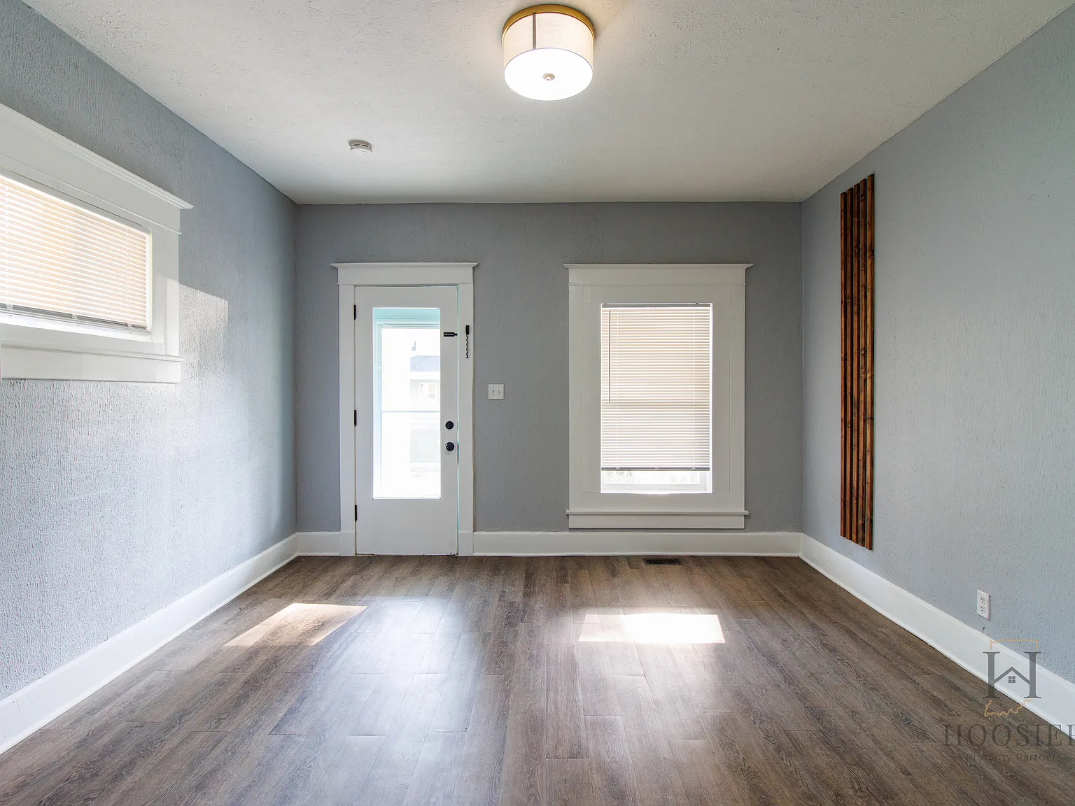 3 bed, 1.5 bath, 1296 sqft, $1,700 — Photo 2