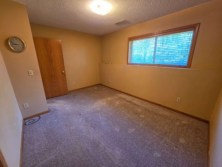 E11975 E Robin Rd — Photo 44