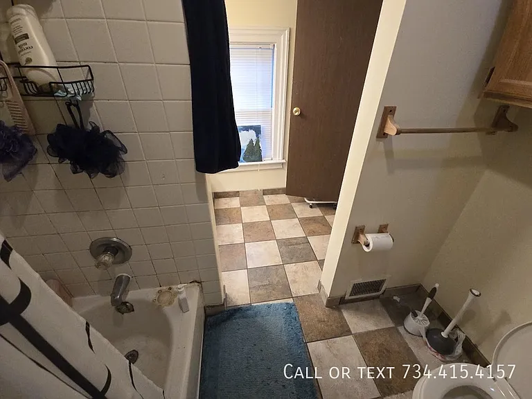 609 E Ann St — Photo 27