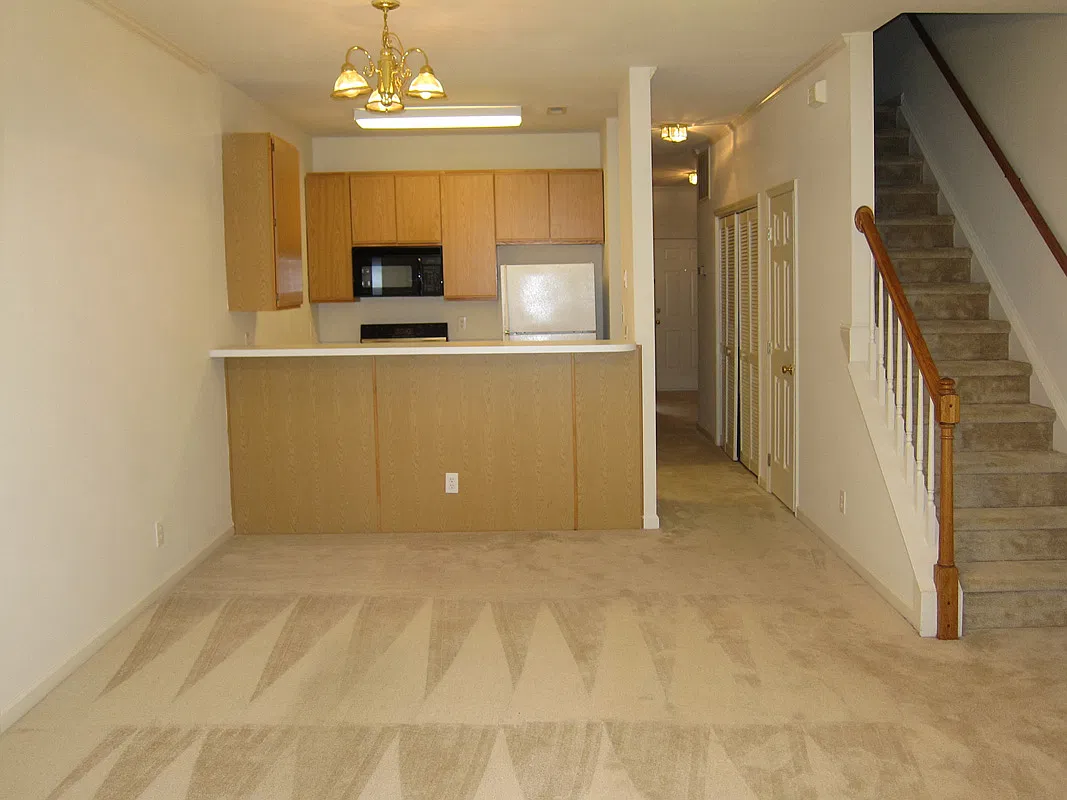 3 bed, 1286 sqft, $1,618 — Photo 3