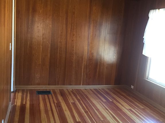 Front room/office area