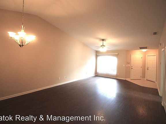 4th image of 41 Eton Ln #A