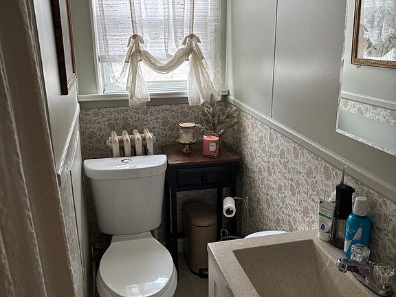 4th image of 123 Olney Ave #2