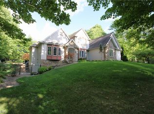 9315 Roryanna Dr, Chardon, OH 44024