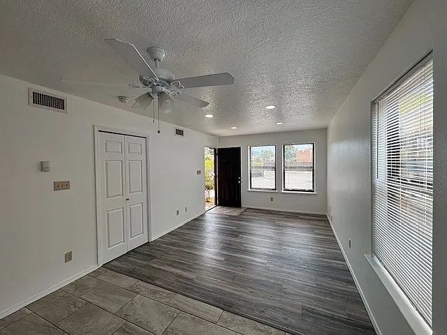 2 bed, 900 sqft, $1,750 — Photo 4