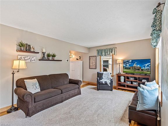 2nd image of 238 Davenport Ave