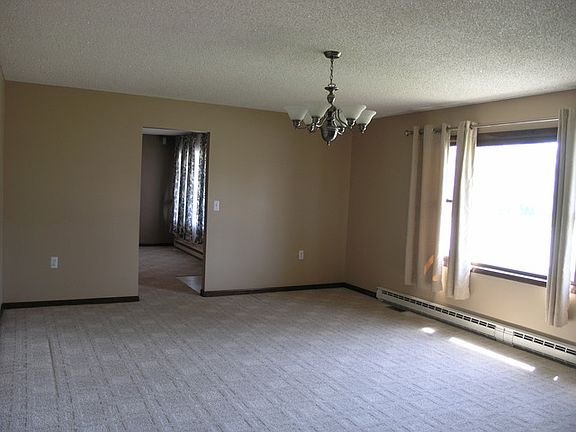 5th image of 1375 E North St