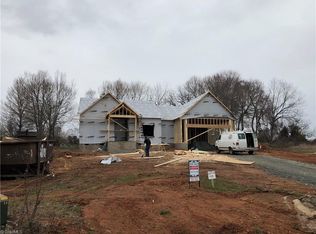 100 Carriage Trace Ln, Lexington, NC 27295