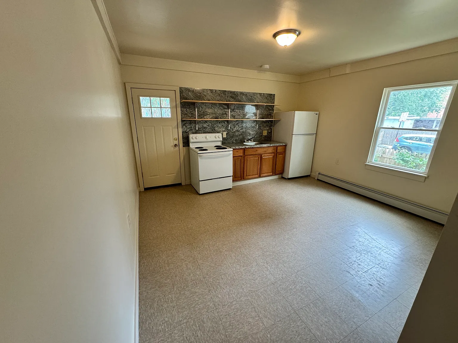 3 bed, 1100 sqft, $1,700 — Photo 4