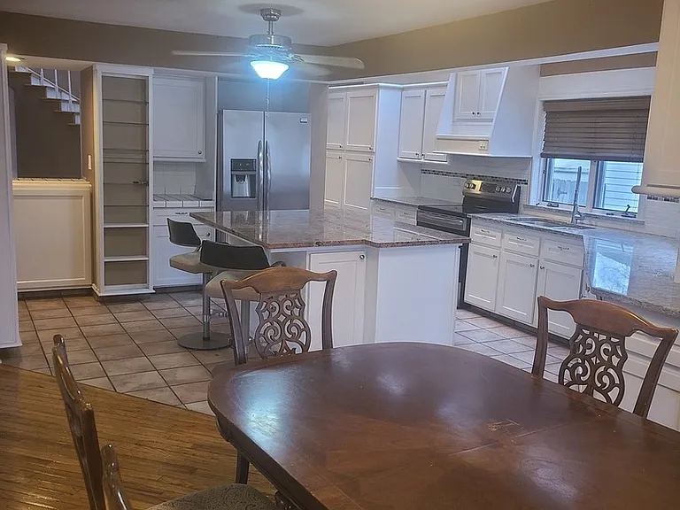 630 Whitney Ave — Photo 11