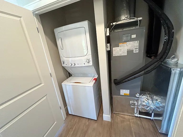 2012 Winnebago St #206 — Photo 9