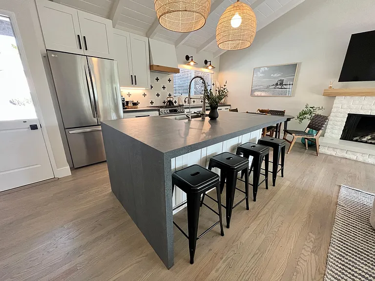 150 Loma Ln — Photo 10