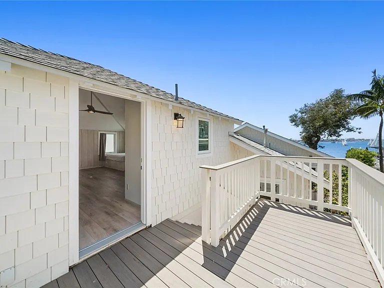 112 S Bay Front — Photo 32
