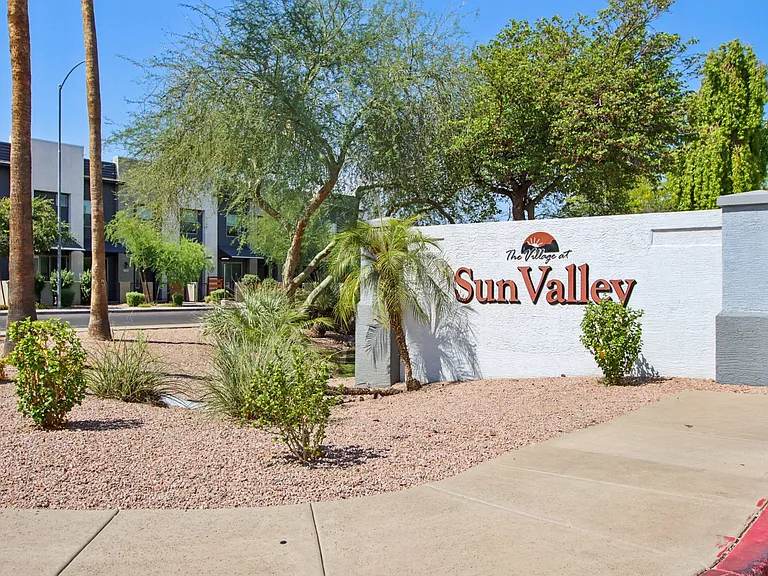 The Village at Sun Valley Apartments — Photo 8