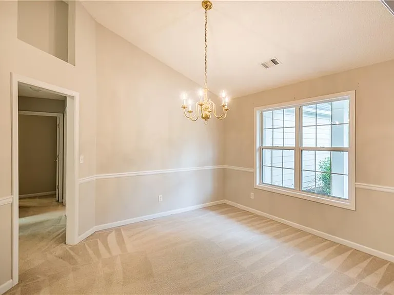 227 Westwind Dr — Photo 3