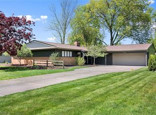 2728 Devon Hill Rd, Rocky River, OH 44116