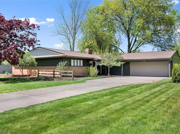 2728 Devon Hill Rd, Rocky River, OH 44116