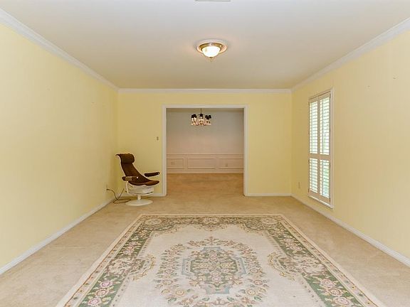 Adjoining formals are great for entertaining.