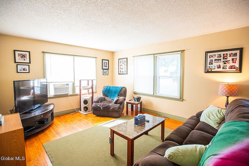 2nd image of 79 Boulevard