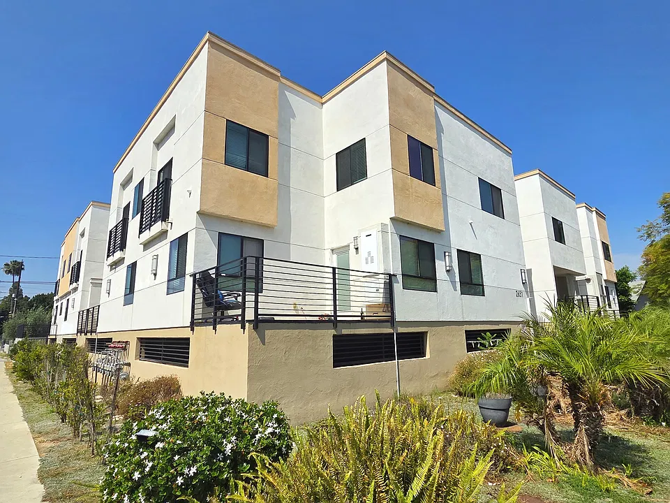 2651 S Hobart Blvd #1A