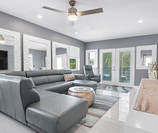 5th image of 3216 SE 8th Street #201