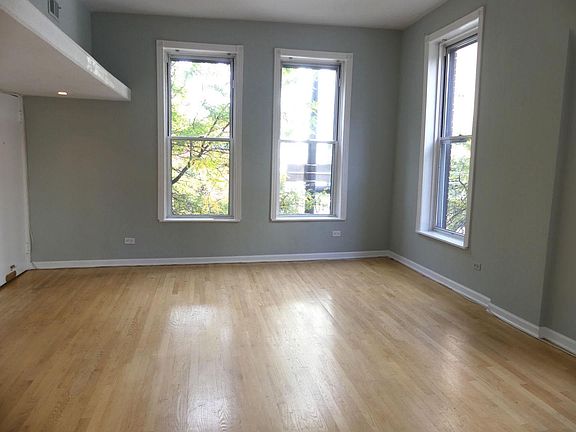2nd image of 1039 N La Salle Dr APT 2
