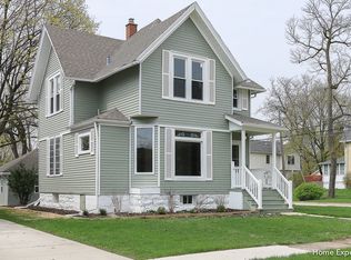 130 N Ellis Ave, Wheaton, IL 60187