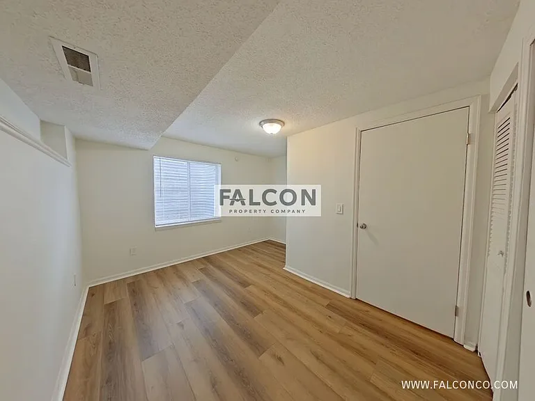 1910 Whitehorn Dr N — Photo 14