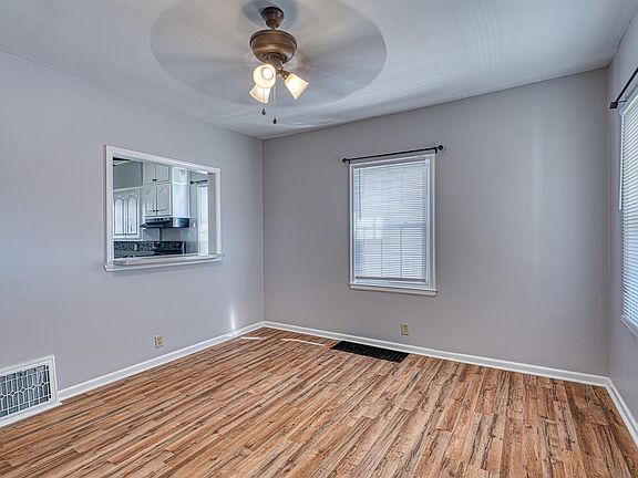 4th image of 728 E Parkland Ave