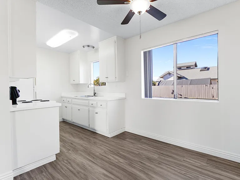 Twin Oaks Apartments — Photo 10