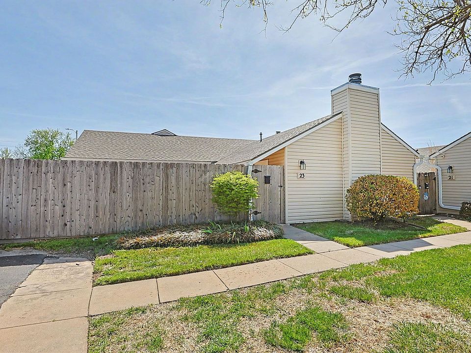 1st image of 23 Chisholm Creek Dr