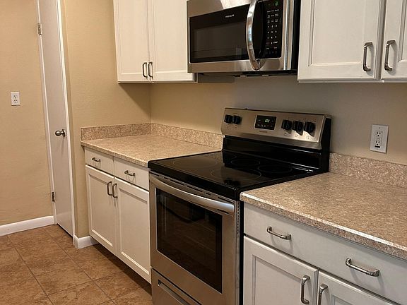 4th image of 621 N Stone St