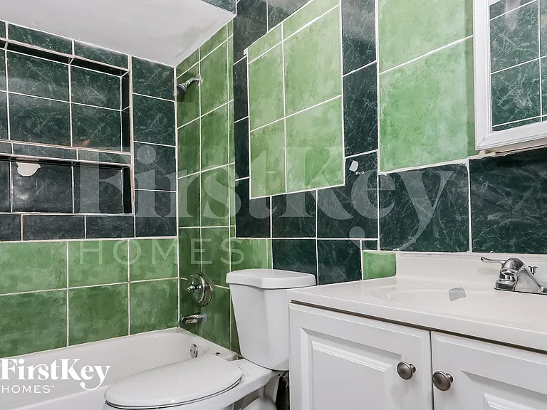 410 NE 26th Ave — Photo 13