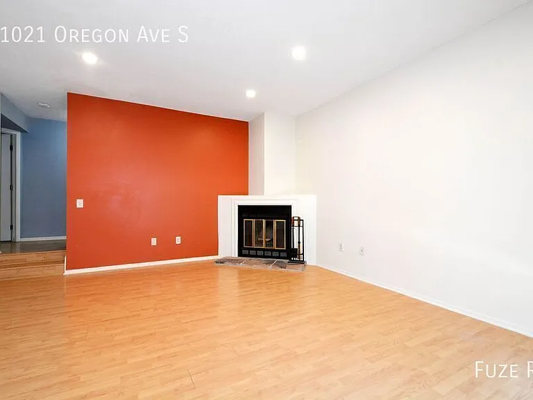 11021 Oregon Ave S — Photo 3