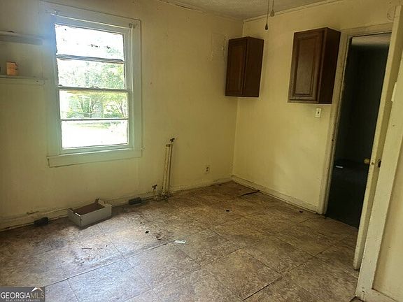 5th image of 819 N 9th St