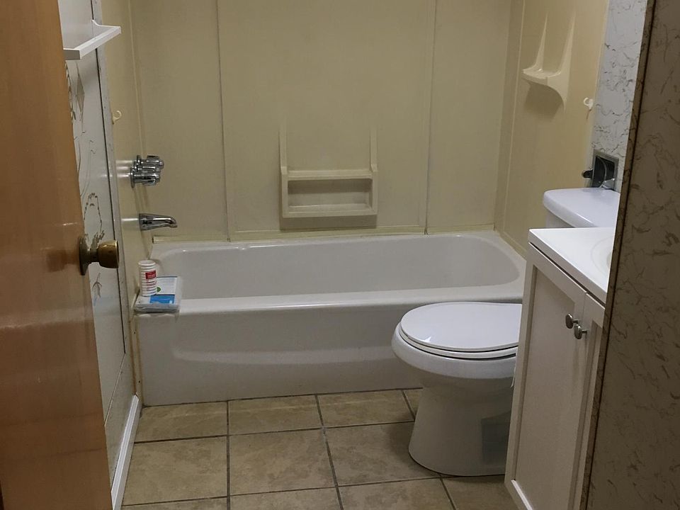 2nd image of 615 W Main St APT 2B
