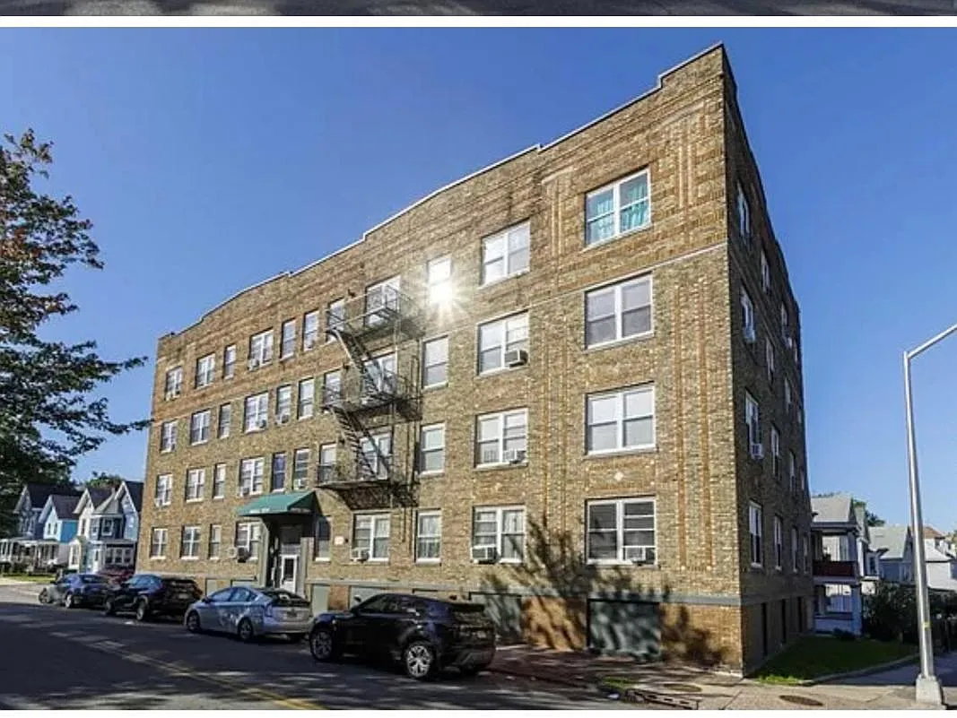 Building Photo - 133 N Maple Ave #101