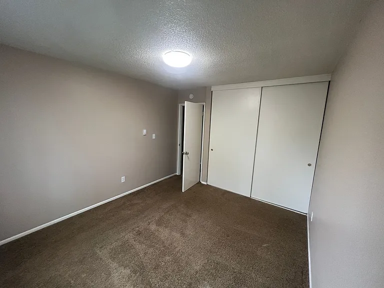 Fairview Apartments — Photo 19