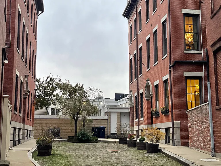 2 Harvard Pl #2 — Photo 5