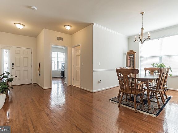 5th image of 9 Dabney Ct