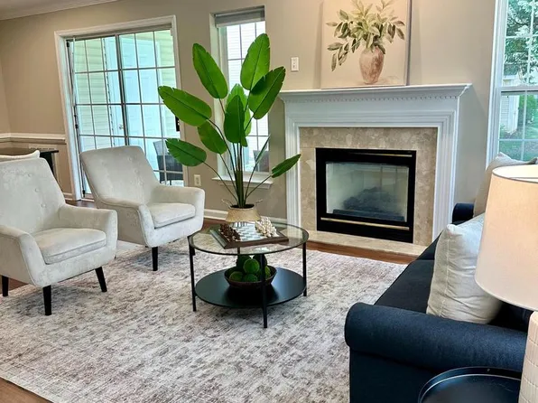 6607 Thackwell Way Unit 2201, Alexandria, VA 22315