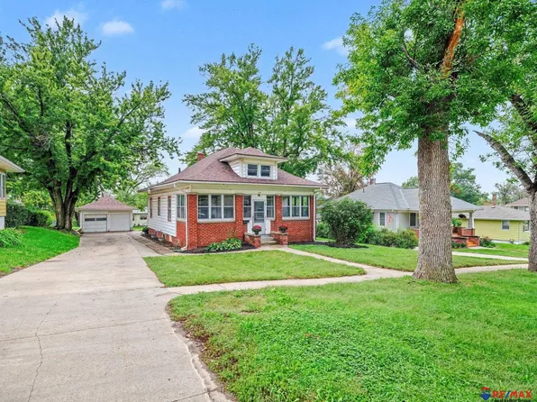 429 E 3rd St, Papillion, NE 68046