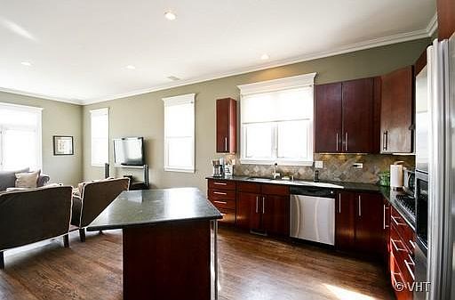 3rd image of 1757 W Cornelia Ave