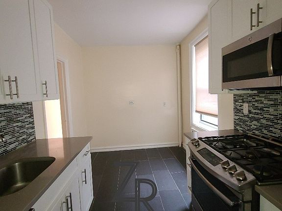 3rd image of 45 Hawthorne St APT 6E