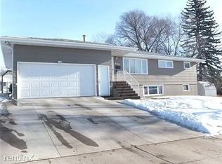 415 N 21st St, Bismarck, ND 58501