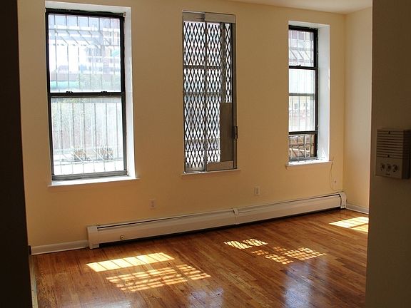 3rd image of 483 Saint Marks Ave #3ABRG